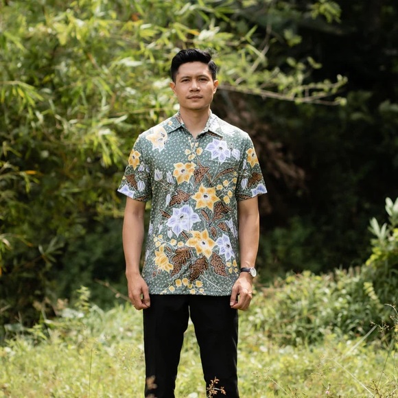 Luxury Performance Batik Shirts for Mens - Picture 1 of 8